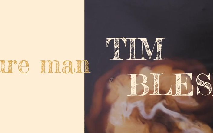 bleshporn: Tim Blesh khoe hàng trước khi đi ra bãi biển