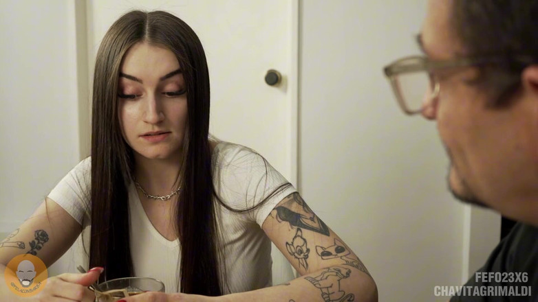 Pelaconbarba: 彼女は口に1つ、マンコに1つを欲しがっています