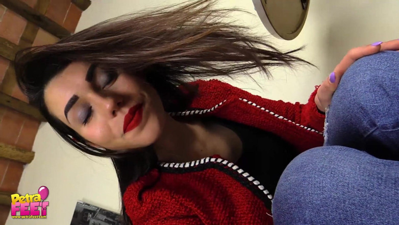 Foot Fetish HD: Petra in jeans