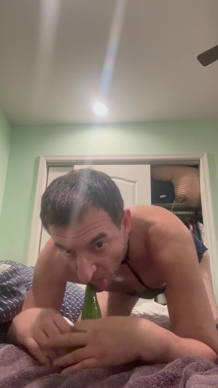 TakeMe35: Sissy stiefvater in stieftochter enge shorts lutscht und fickt dildi