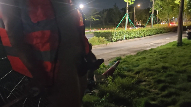 ChineseBisexual: Naked Patrols at Construction Sites, Leaving Sperm Beside Busy Public...
