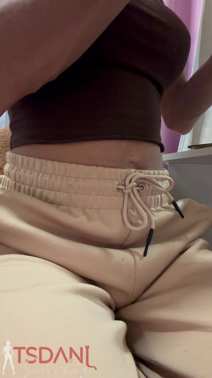 Tsdanisantos1: Să mă relaxez acasă făcând live, fără plăcere.