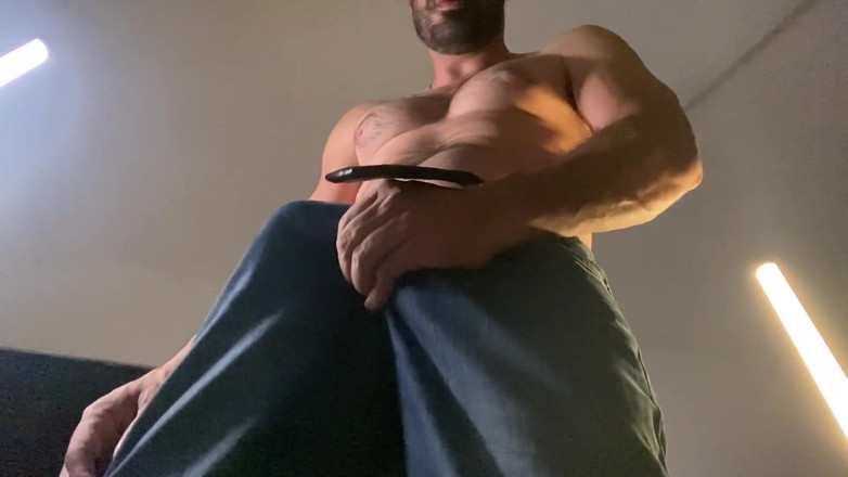 Latin mature king: Jan grande pau dia