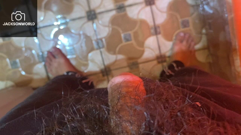 Jackson World: 在关门后独自一人，我在一个空房间里的秘密独奏