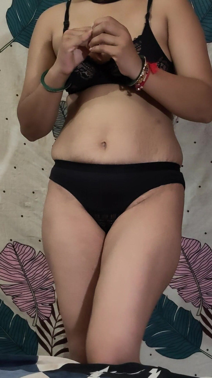 Sunnylesbians: Červené šaty viz moje bhabhi indická žena v domácnosti sexy scény