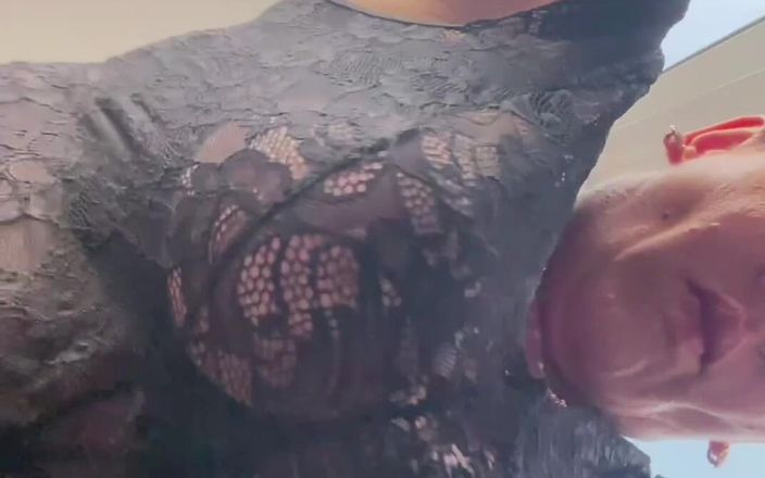 KarmenMilf: Bộ ngực của tôi trong một chiếc váy mới