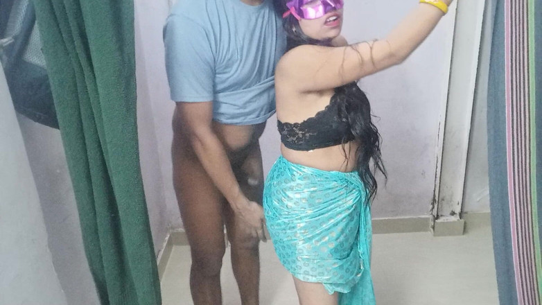 Hindi-Sex: Grandi tette indiana MILF bhabhi seduce il marito