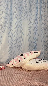 Une fille sexy se masturbe avant d’aller se coucher