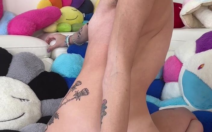 Shrooms Q: Alt Girl shrooms Q visar dig hur du leker med...