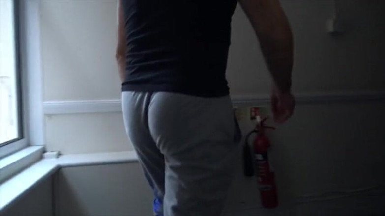 Gaybareback: Curvă futută fără prezervativ de 2 pule XXL și umplută cu spermă