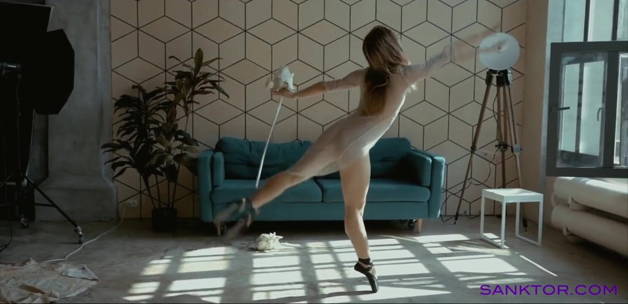 SANKTOR: Danseuse de ballet nue. Vidéo d'art érotique.