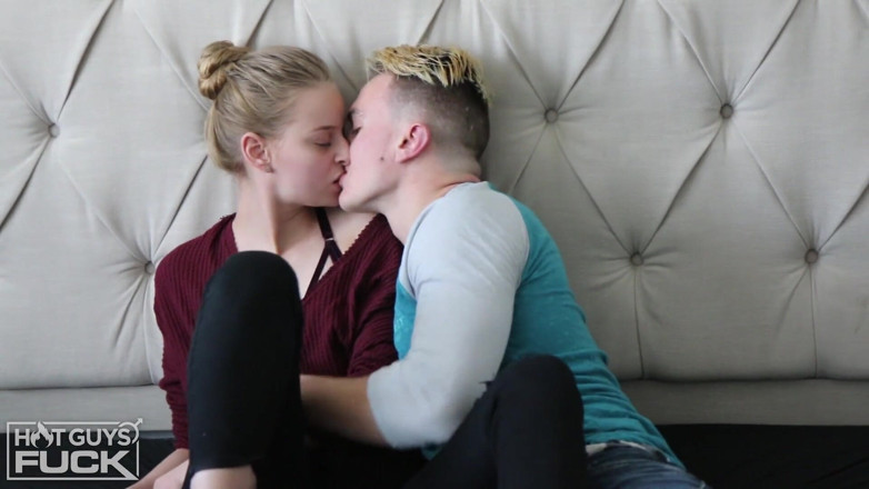 Hot Guys Fuck: Hilly Billy fute o blondă fierbinte studentă