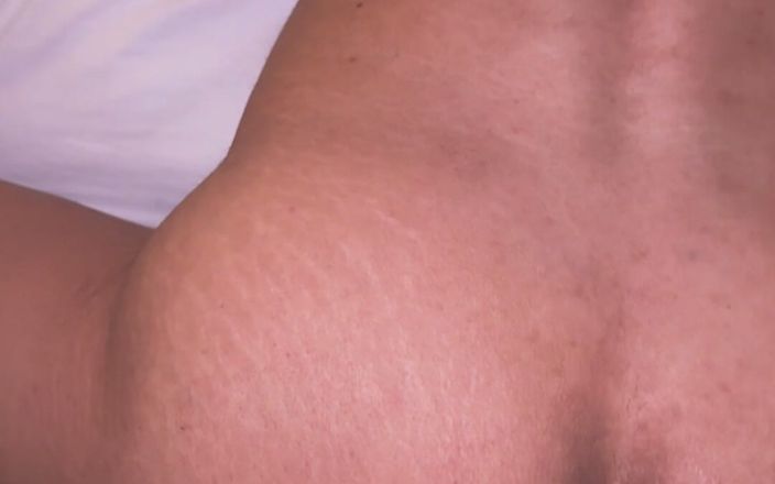 wannahavefunx: Prosty przyjaciel pieprzy ostro moją gejowską cipkę