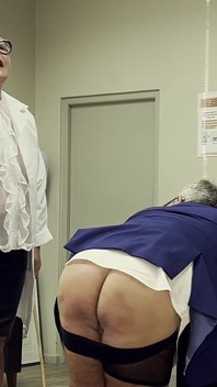 Dominatrix April - la secretaria traviesa