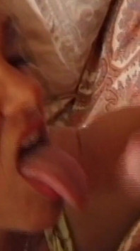 Una milf bionda scopa da un cazzo enorme e lo ama