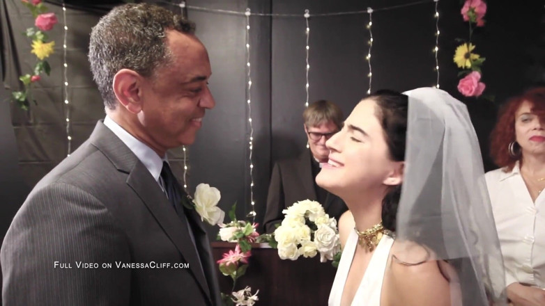 Cliff Media: Gangbang di majlis perkahwinannya - pengantin dibiakkan di Altar - Vanessa Cliff