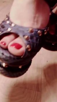 驚くべき非常に深いアナルとセクシーなからかい