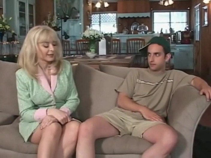 Milf in Love: Wielkie cycki blond milf anal penetrowane ... spust w ustach