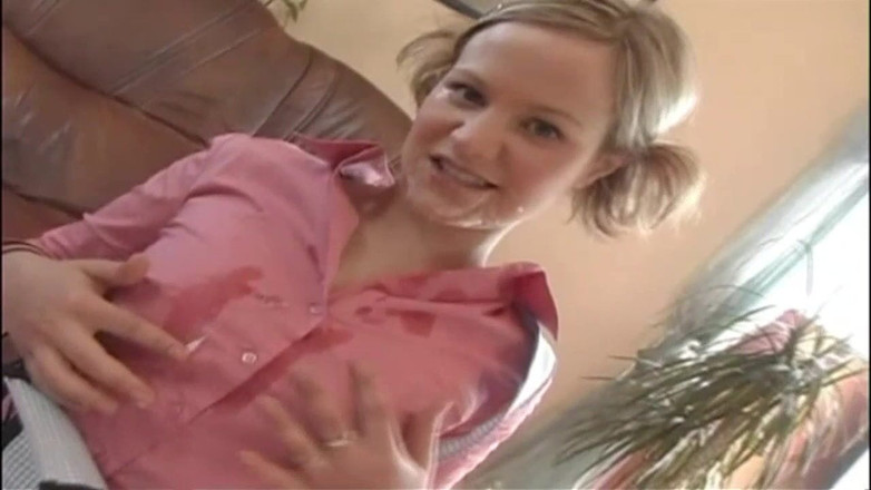 Vintage megastore: Nadržená vysokoškolská holka s copánky kouří a šuká starého chláka