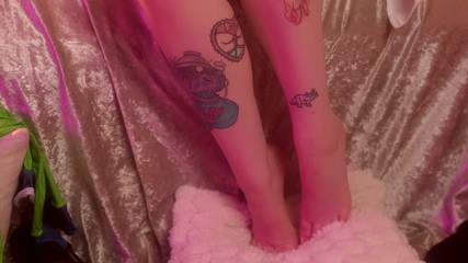 Em Yang: Mitsuri remsor, leker &knullar sig själv med sin leksak