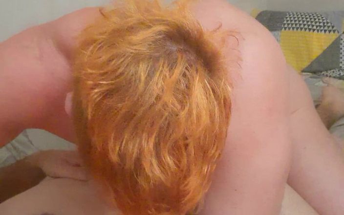 Baltic Hunk: O tânără tadjică țipă amuzant în timp ce este futută agresiv de...