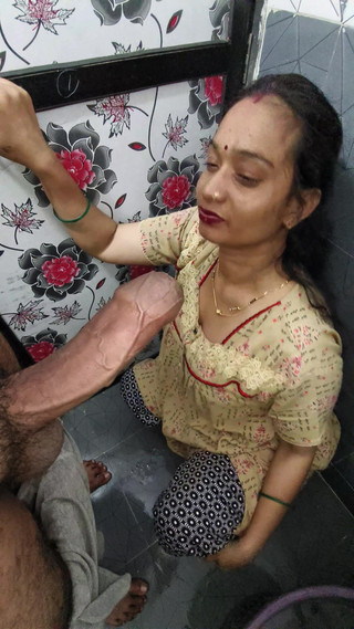 Sagita Sharm: एक सुंदर आंटी ने मुझे बिस्तर से पहले सेक्स के लिए आमंत्रित किया