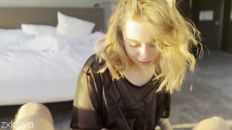 Zxlecya: Dolce ragazza russa ha offerto la sua figa rosa perfetta...