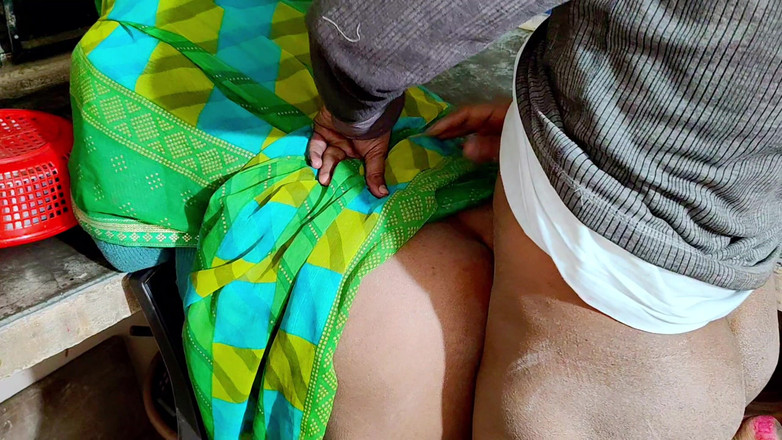 Annubhabhi4: Anh kế của hàng xóm phá chặt âm hộ của tôi