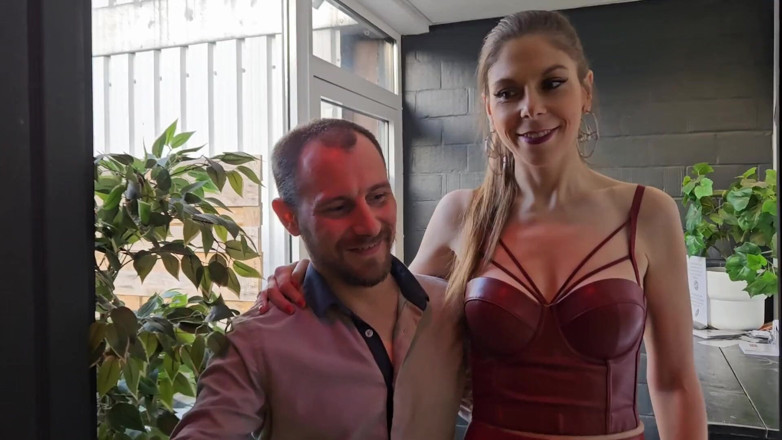 Alice Maze: Jak dobrze się bawić przy stole bilardowym w Nowy Rok?...