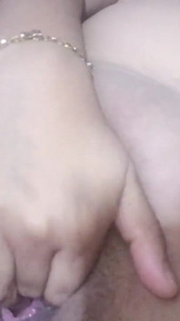 Ich stecke meine Finger in aufregende