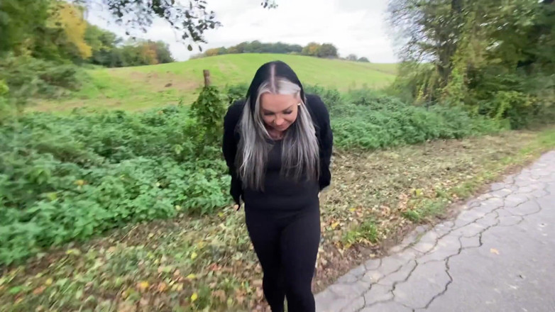 Mia XXX: Miaxxx gouden regen