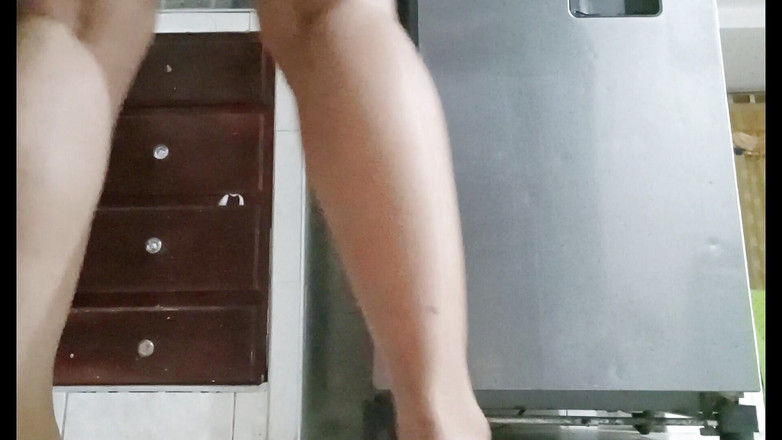 kelsyStar: Macecha hledá ovoce v lednici