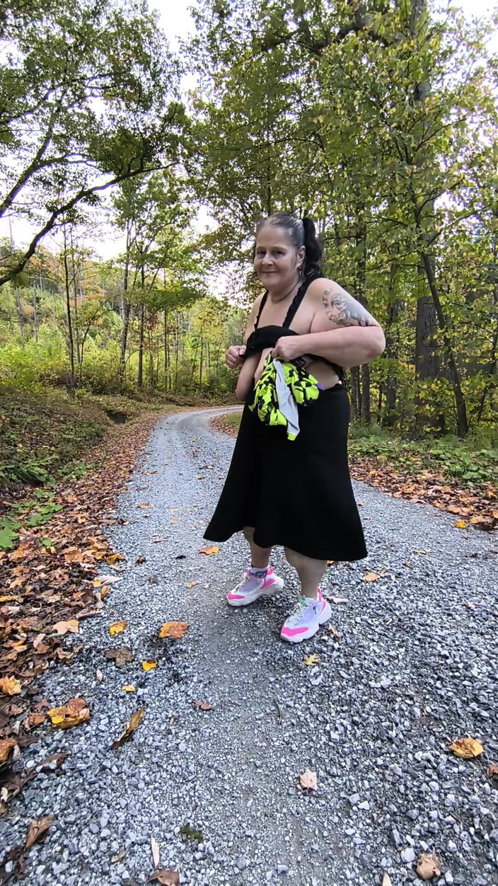 HerculesnVENUS: Na venkovské silnici tahle děvka vystříká náklad