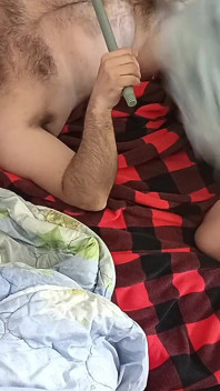 Massagem erótica com um casal amador quente Latina com bunda grande, peitões, buceta peluda.