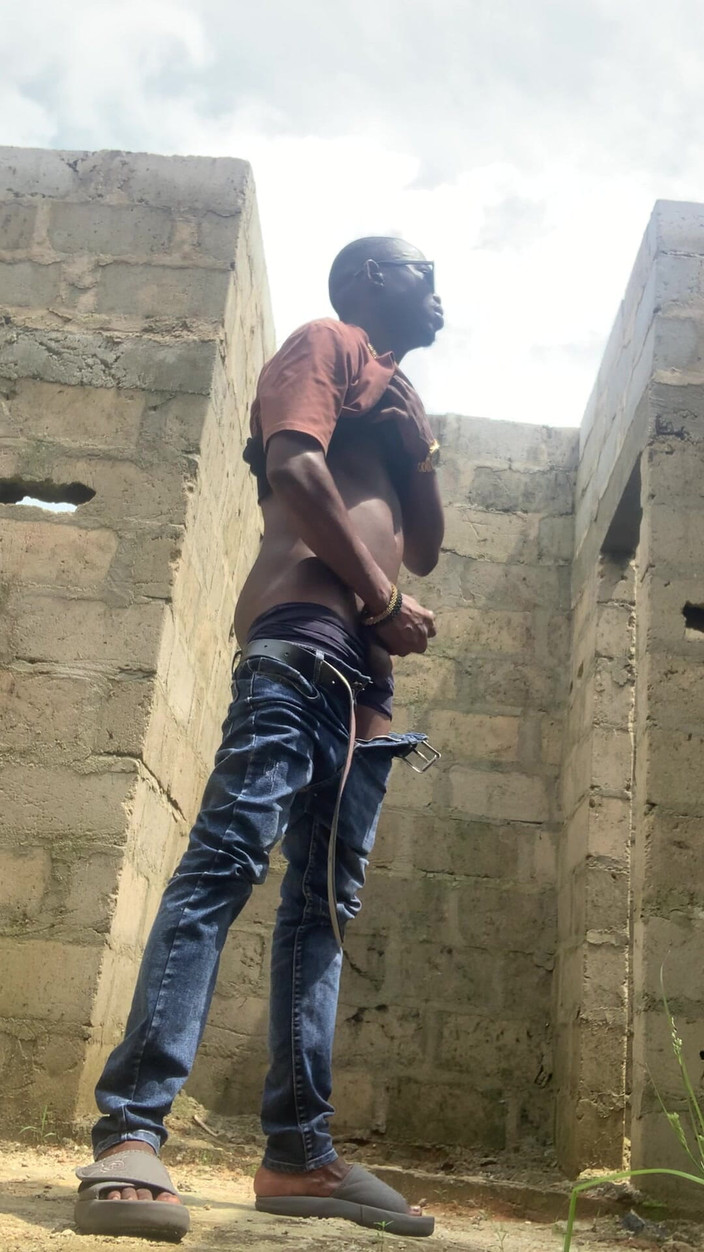 Dickass3x: सूरज के नीचे एक अपाच्य इमारत में फटाफ़ट एक