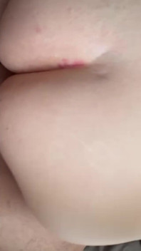 Ik een echte natuurlijke amateur-milf wordt van achteren geneukt na de hele dag kinky video's te hebben perversend, ik hou van deze plek!