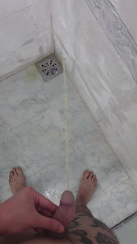 Mijando Gostoso Em Camera Lenta
