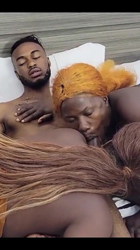 A esposa gostosa Nimi Spicy pegou seu marido fazendo sexo com uma colega de trabalho e se juntou para fazer sexo a três. Assinar o relógio de adesão