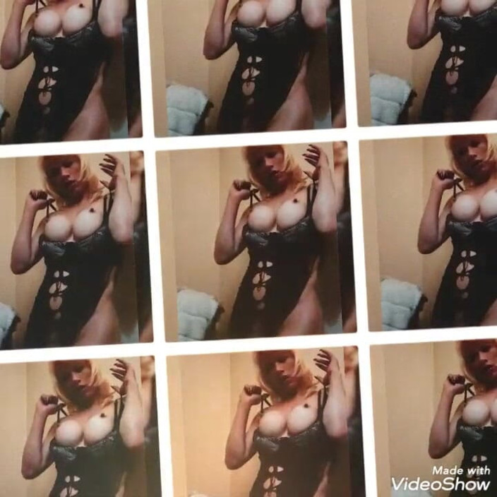 Laratransexualbarcel: A sexy and hot handjob