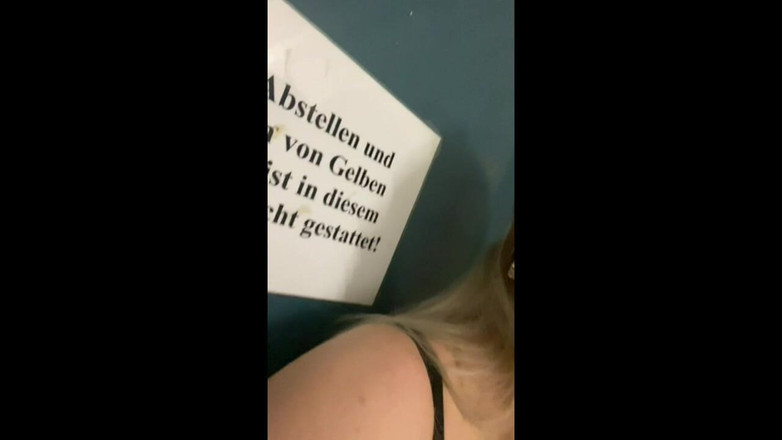 Queen_of_BDSM: 在垃圾桶里！