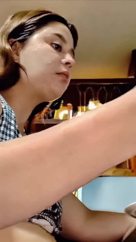 Nicole nhồi đầy bụng của cô ấy - Burps & Belly Rubs