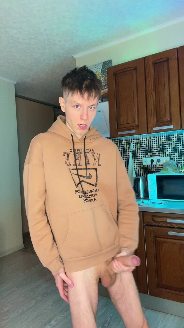 Morflot24: Saya tidak dapat berhenti mengusap zakar besar saya sehingga saya...