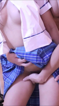 Asiatica pinay de 18 ani este futută de colegul de clasă