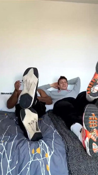 Kdo chce sloužit dvěma chloupkům, kteří se navzájem poznají?