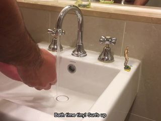 Manly foot: Pertunjukan striptis mungil! - Micro Human Strips and Gets Wet All...