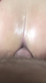 Accro à la sodomie ! Méga squirt chevauche pendant un orgasme anal