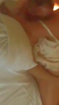 Geile vreemdgaande vrouw hotel neukpartij rijdend orgasme en diepe creampie in haar strakke poesje