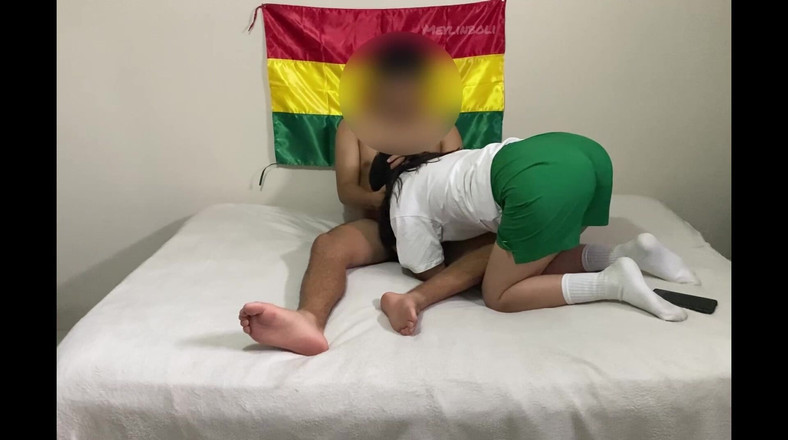 MeylinBoli: 完整视频无辜的18岁学生与她最好的朋友制作色情片