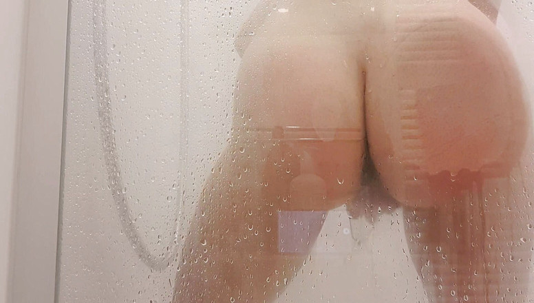 Lou-ShayenneVolpe: Les douches ont dégénéré