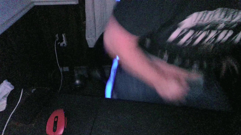 Respawn Daddy: Masturbación caliente y cachonda en la sala de estar con...